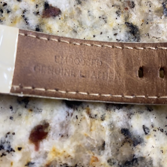 MICHAEL KORS Water Resistant Chronograph Watch w/New Battery - Picture 9 of 10